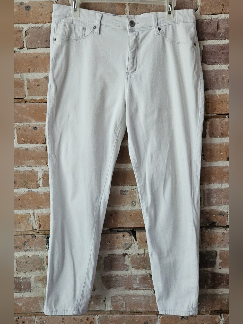 CURVE APPEAL Classic White Brush-Denim Minimalsit Jeggings Size 12/31